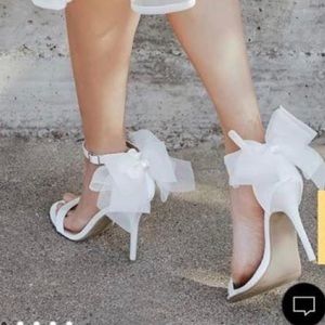 Lulus bow tie white stain heels